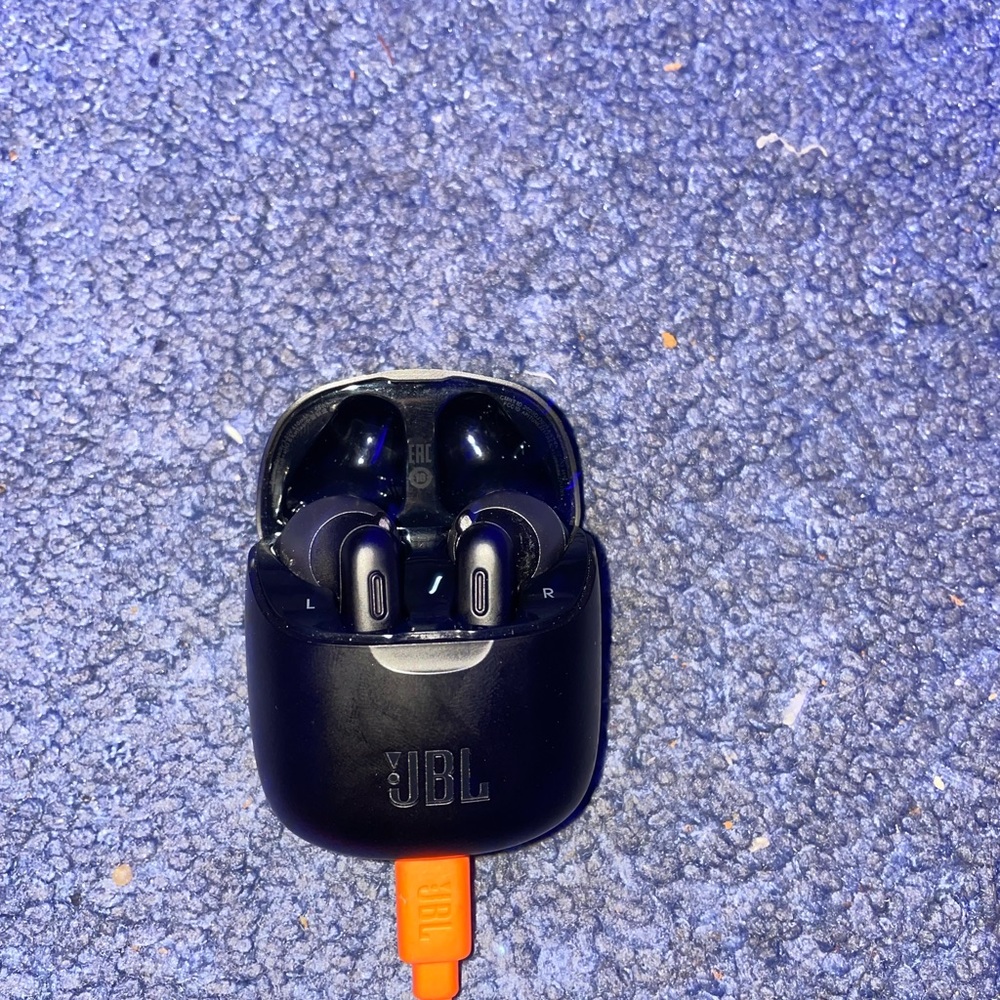JBL black bluetooth headphones